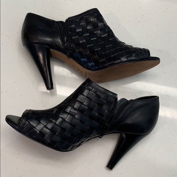 EUC Antonio Melani Black Dress Booties Sz 8 - Picture 9 of 9